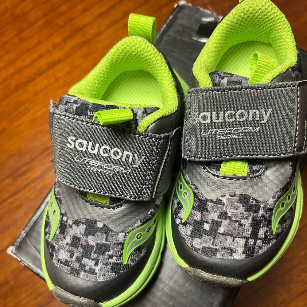 NIB, Saucony S-Baby Liteform Athletic Shoe, Size US 4.5, Gray/Green